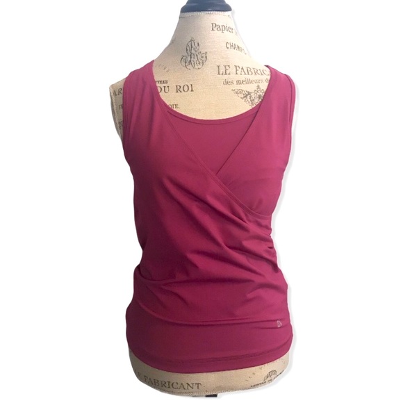 5/$20 SALE ✨ JOCKEY Fitness Athletic Pink Mulberry Top with Built-In-Bra - Picture 1 of 5